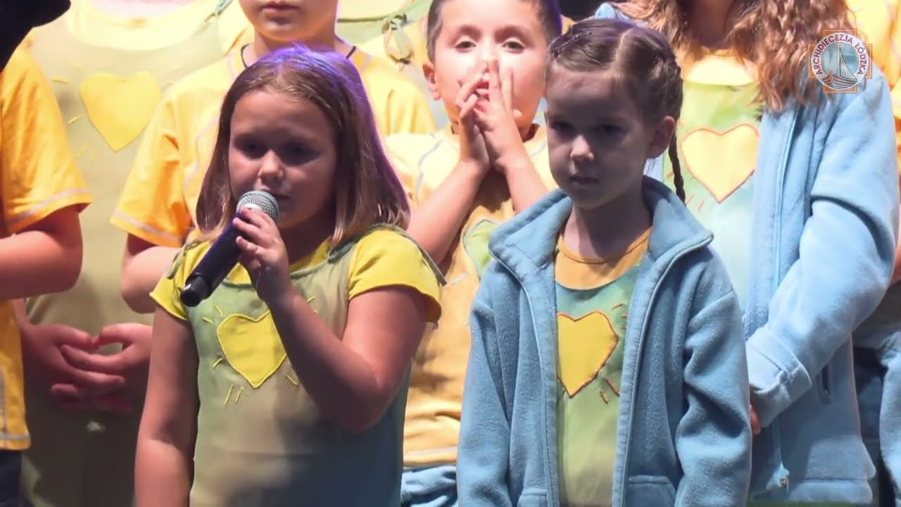 Mały Chór Wielkich Serc na Stadionie 