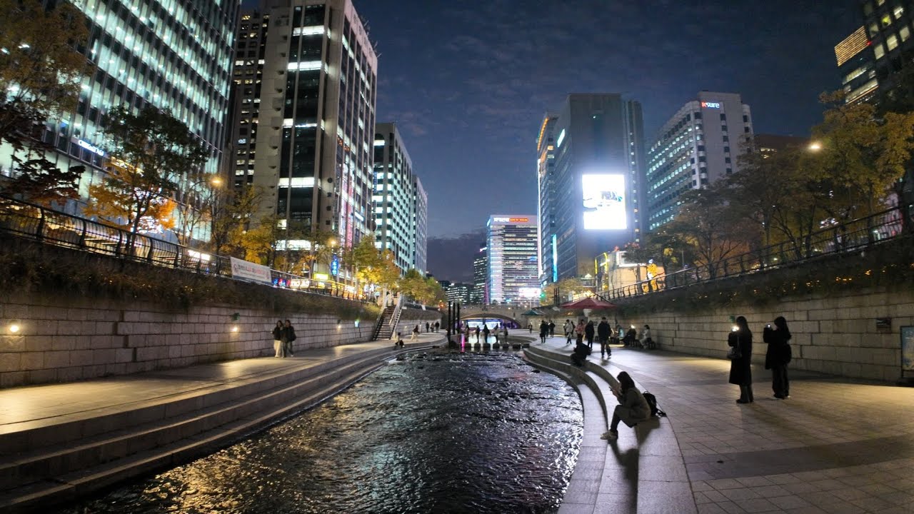 가을가을한 서울 청계천 퇴근길 걷기 | Walking home from work along Cheonggyecheon Stream in Seoul in autumn | 4K