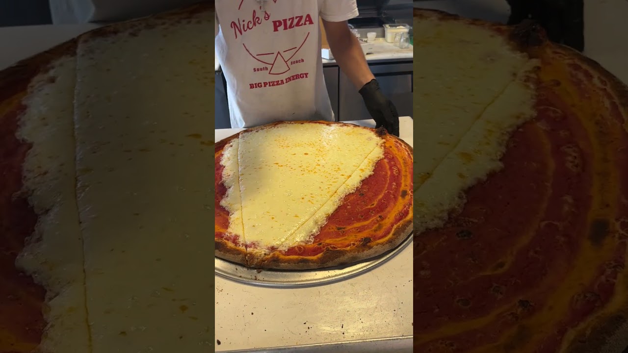 Insane cheese pull 🤯
