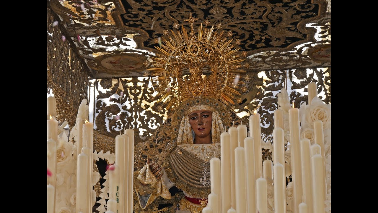 Salida extraordinaria de la Esperanza de Triana 2018 en 4K (Capilla hasta Reyes Católicos)