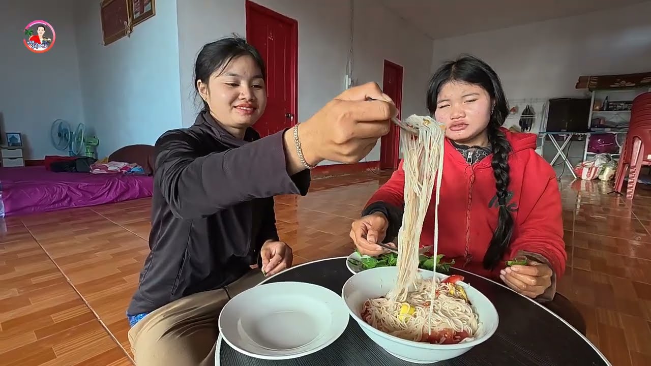 ก่อนจะเป็นแม่ค้า ต้องหัดทำอาหารให้อร่อยๆก่อน เพื่ออนาคต จะได้เปิดร้านสบาย มีอาชีพติดตัว