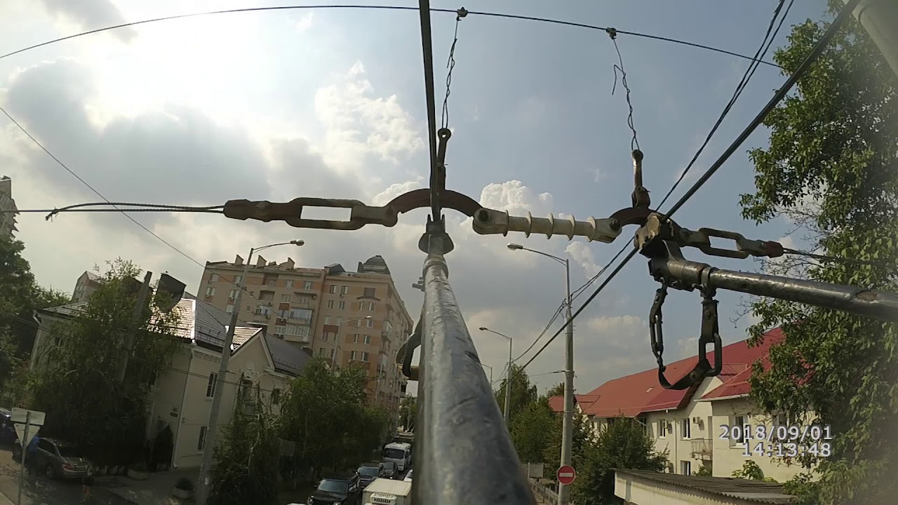 Краснодар, троллейбус №188, съёмка с видом на головки токоприёмников.