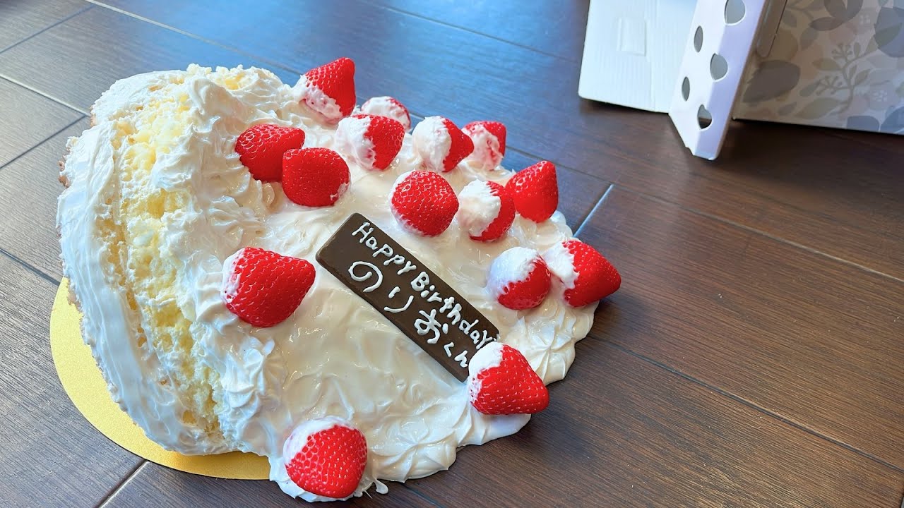 食品サンプルの作り方「落としたデコレーションケーキ」