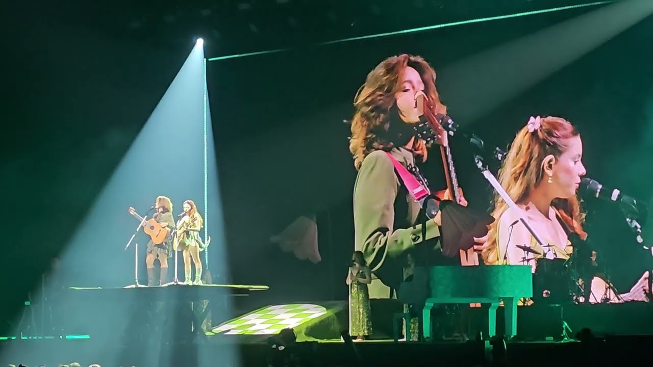Tem lá uma tristeza - Bárbara Tinoco e Mari Froes ao vivo  SUPER BOCK ARENA  Porto 2026
