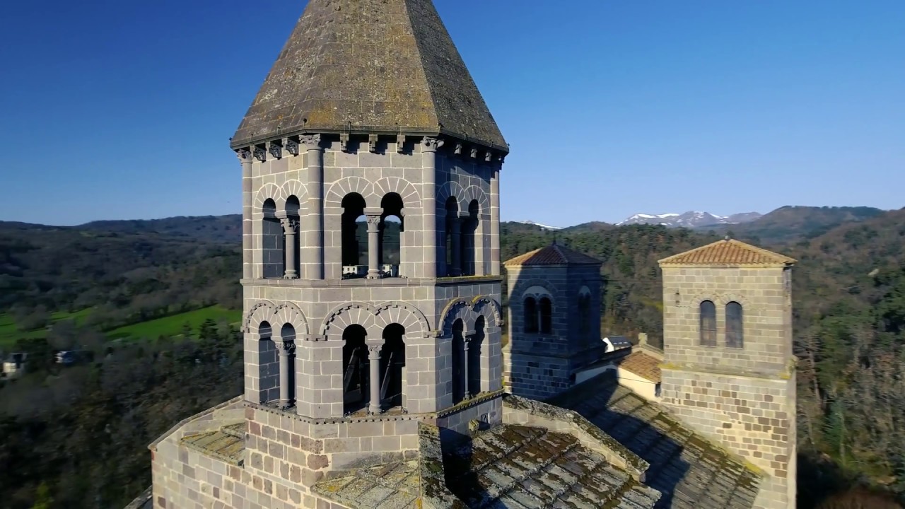 Église de Saint-Nectaire - Drone - 4K