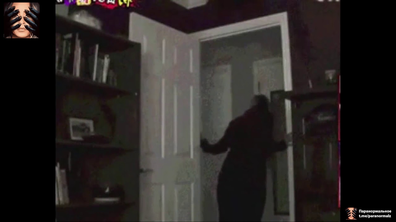 The girl was startled by the noise, and then suddenly saw a ghost / Девушка перепугалась от шума