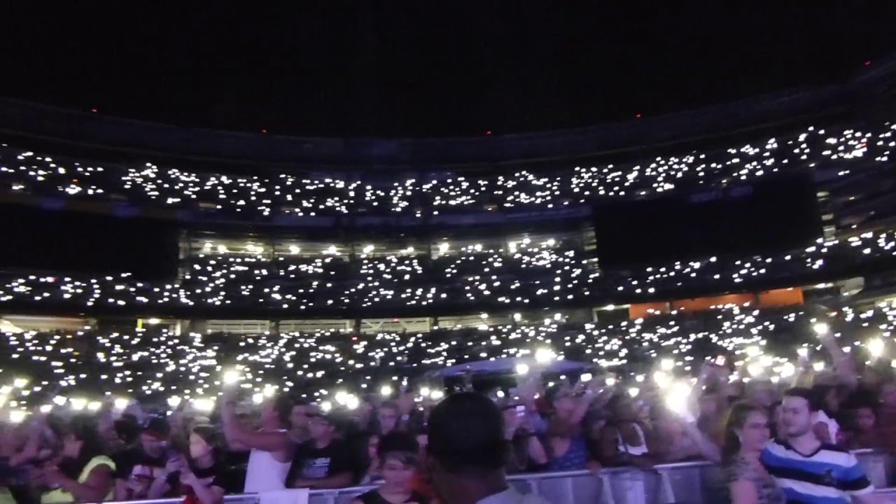 STAY -RIHANNA: MONSTER TOUR 12 of 27