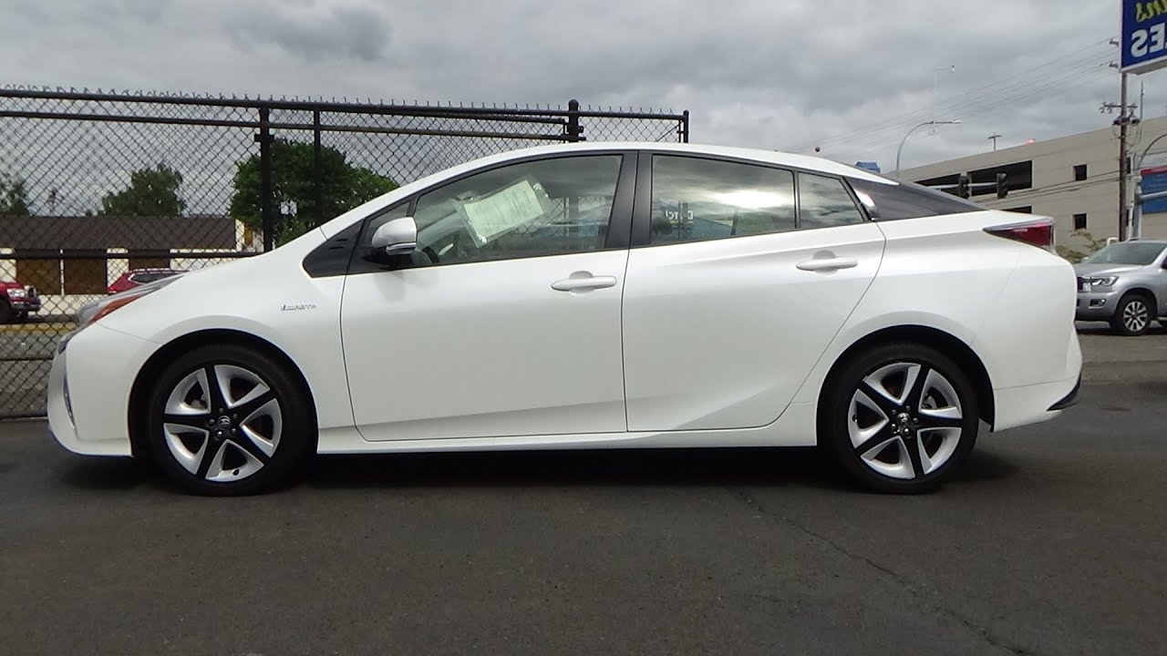 2016 Toyota Prius Three Touring - A Start-Up & Complete Documentation