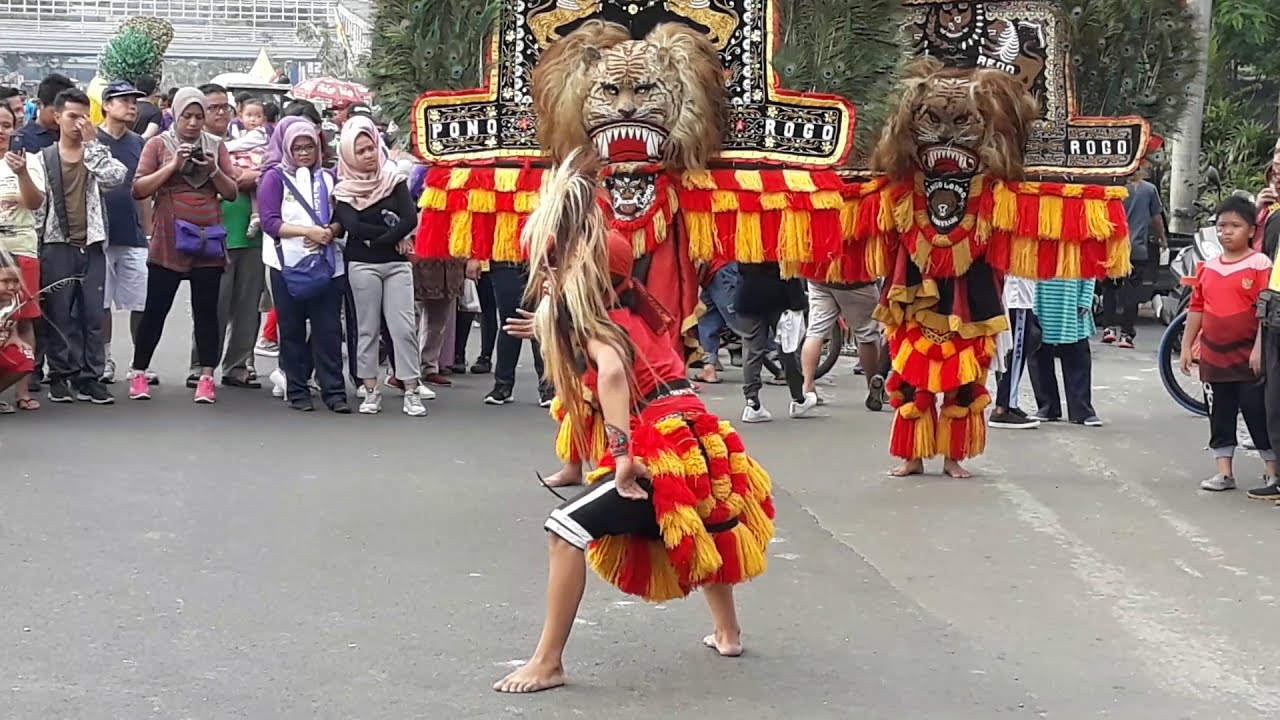 #cfd #reogponorog Ashila Lagi Nonton Reog Ponorogo Di CFD jakarta