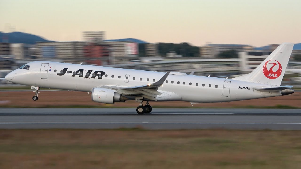 Evening Commuter Rush at Osaka Itami Airport. Up Close Planespotting in 4K Japan