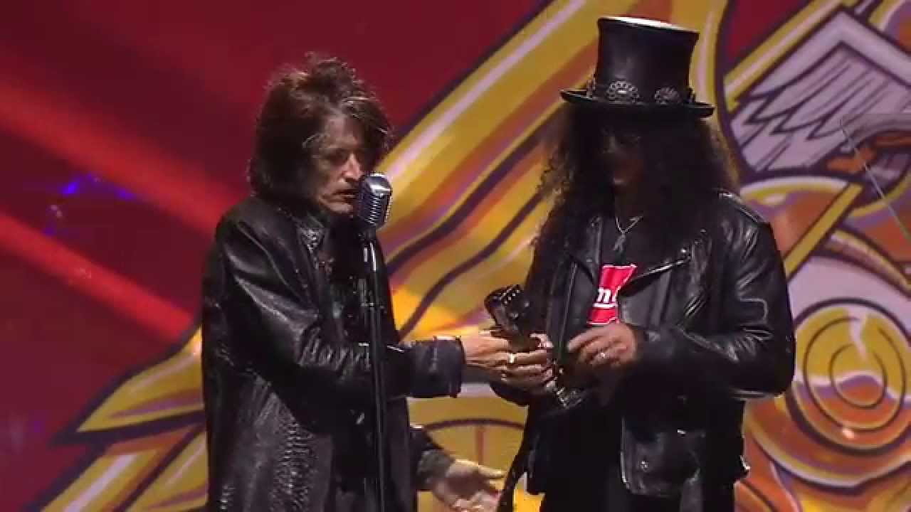 APMAs 2014: Slash receives the Guitar Legend Award, introduced by Aerosmith's Joe Perry