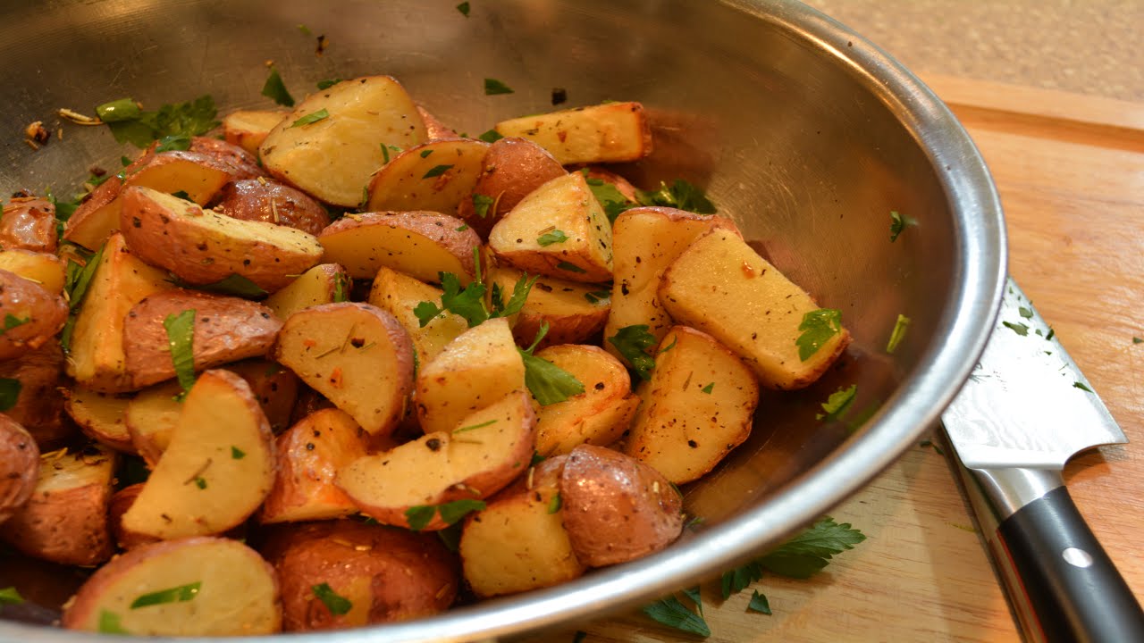 Roasted Potatoes with Garlic and Rosemary
