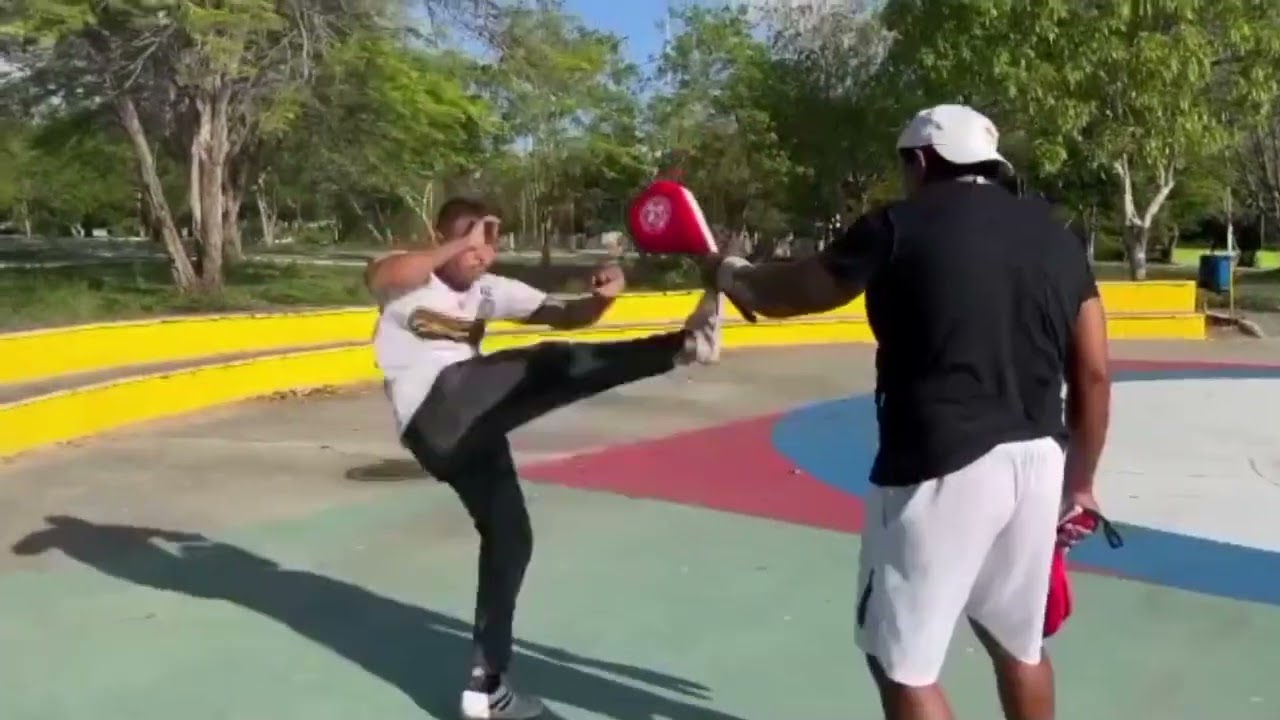ME RECUPERANDO E VOLTANDO AOS TREINOS AOS POUCOS #capoeira #treinodecapoeira #superação 