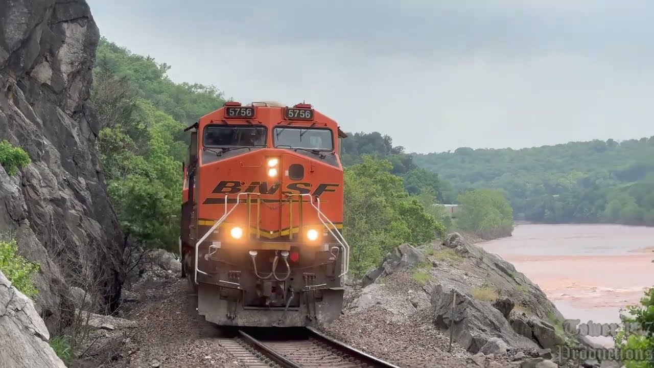 Railfanning BNSF Through the Arbuckle Mtns at Big Canyon, Oklahoma!
