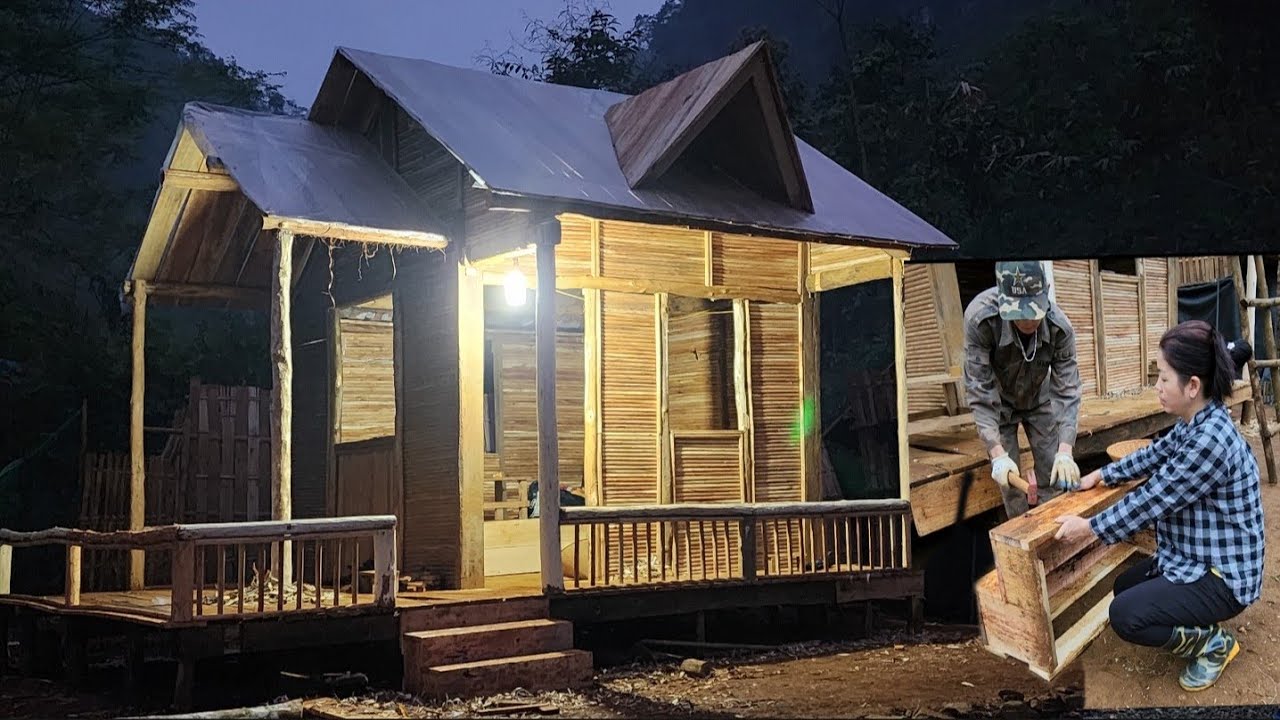 Jack is speeding up the progress of the wooden house to celebrate Tu Tien's birthday.
