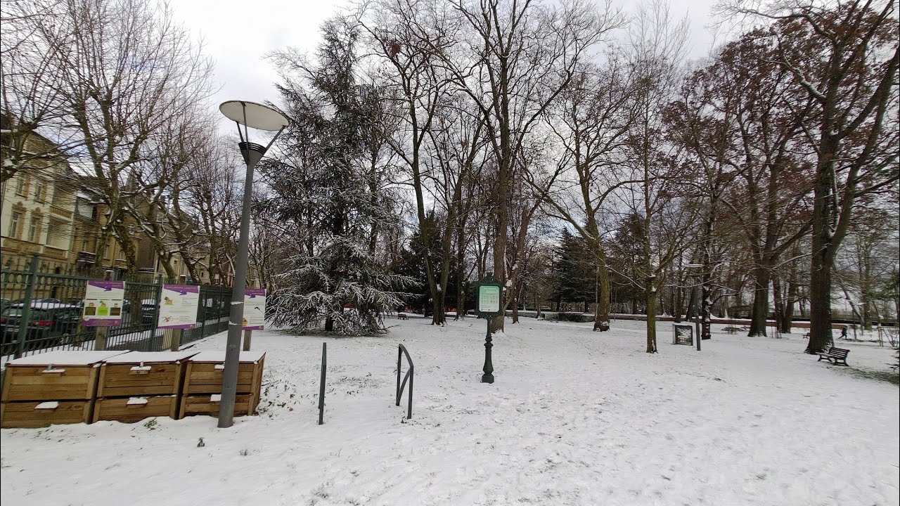 Promenade dans la neige &agrave; Thionville - Snowy Walk in Thionville, Northeastern France - 4K