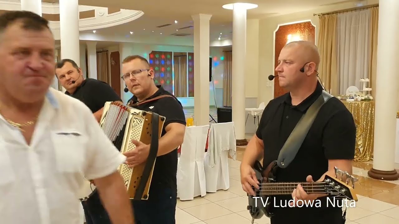 BIESIADNA POGRAJKA ZE ŚPIWKAMI Zespołu ROLAND przy stołach na 60 urodzinach Ani Wojciechowskiej