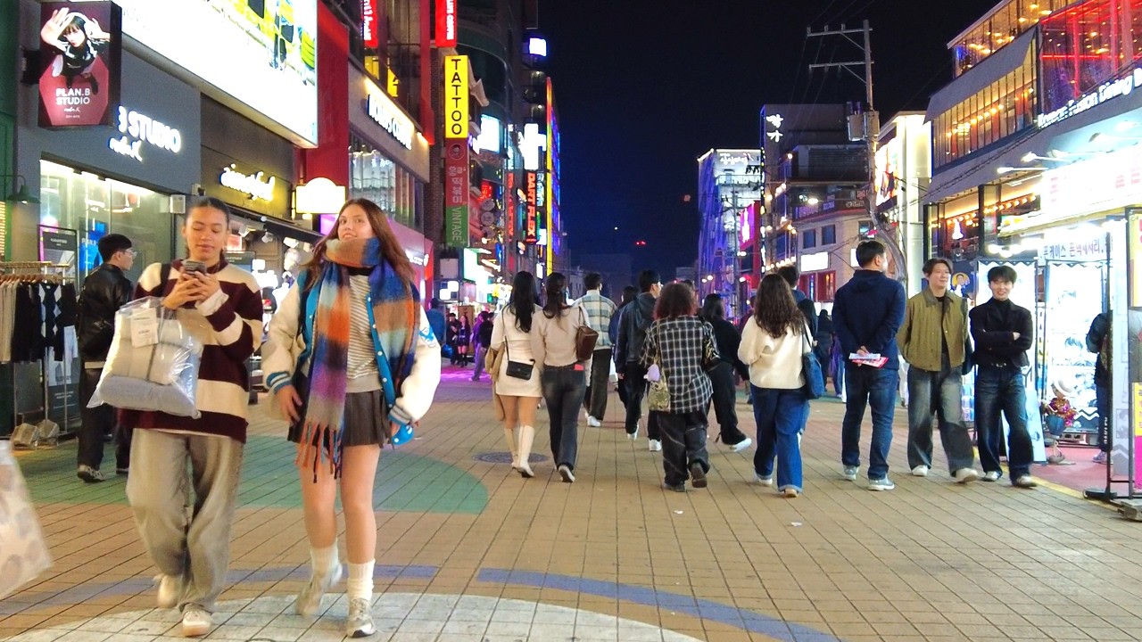 Seoul Night Walk in Hongdae, Where Korea’s Creative Streets Come Alive in 4K - Korean Street Walk