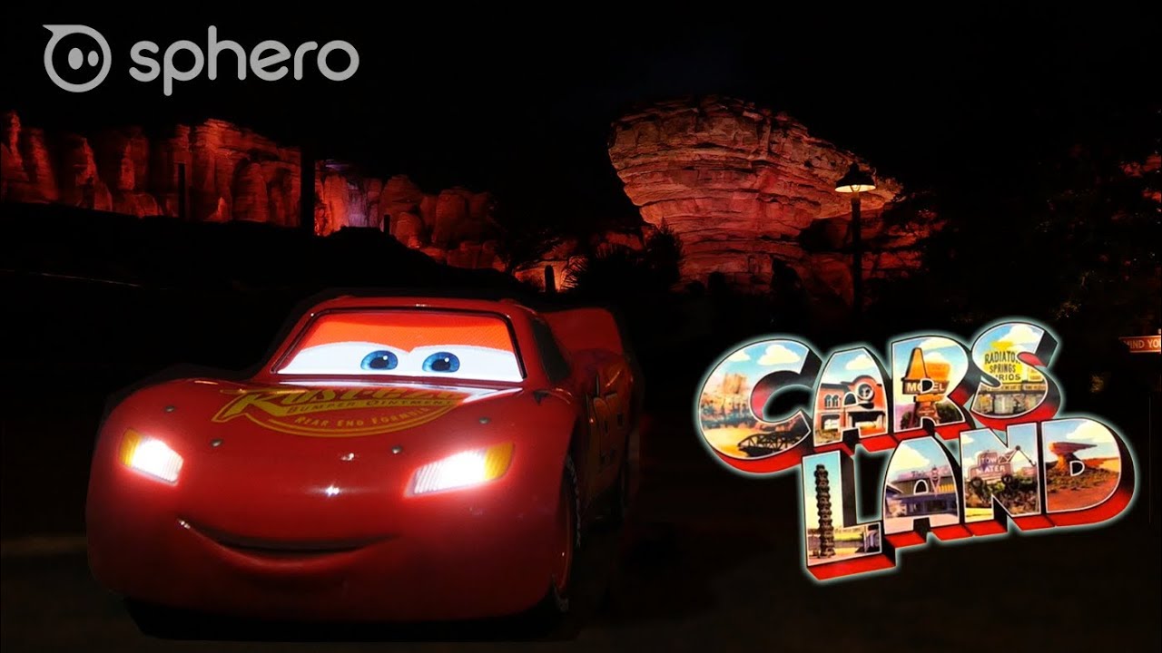 Сферо Молния Маккуин в парке развлечений Cars Land в Диснейленде, Калифорния