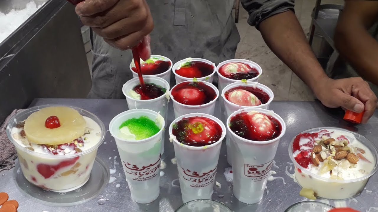 FAMOUS RABRI FALOODA | FRUITS ICE CREAM at Street Food of Hyderabad Pakistan