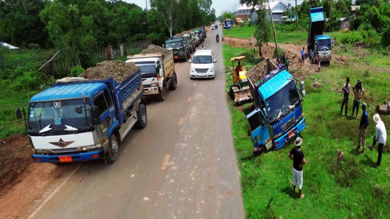 Skill Bulldozer Pushing Soil And Helped Dump Truck Fail When Unloading Soil