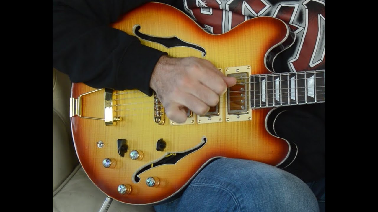 Shank Instruments - Semihollow 339 style custom, flamed maple, 3 pickups. Luthier Emanuele D'Alò