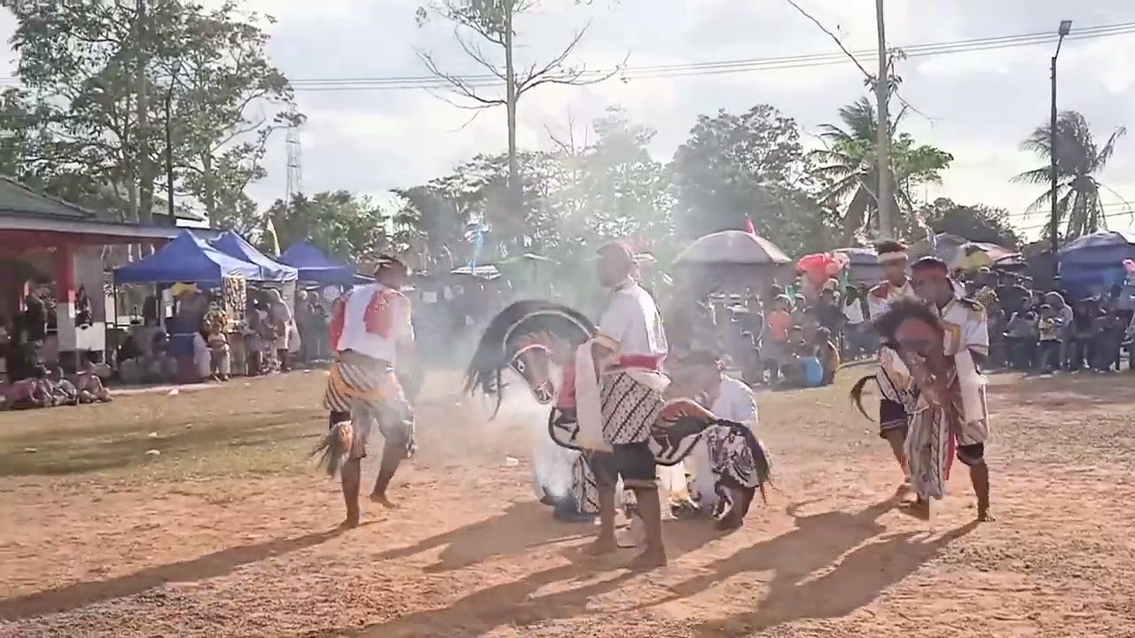KANGBOI -HARI JADI KE 20- TOAPAYA UTARA -TARIAN CAKILAN + BARONGAN DI HALAMAN KANTOR DESA-KANGBOI-
