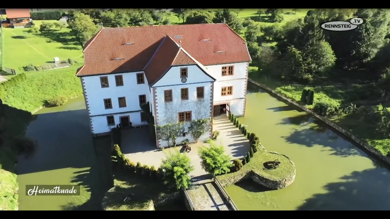 Oberstadt mit seinem Wasserschloss im Kleinen Thüringer Wald