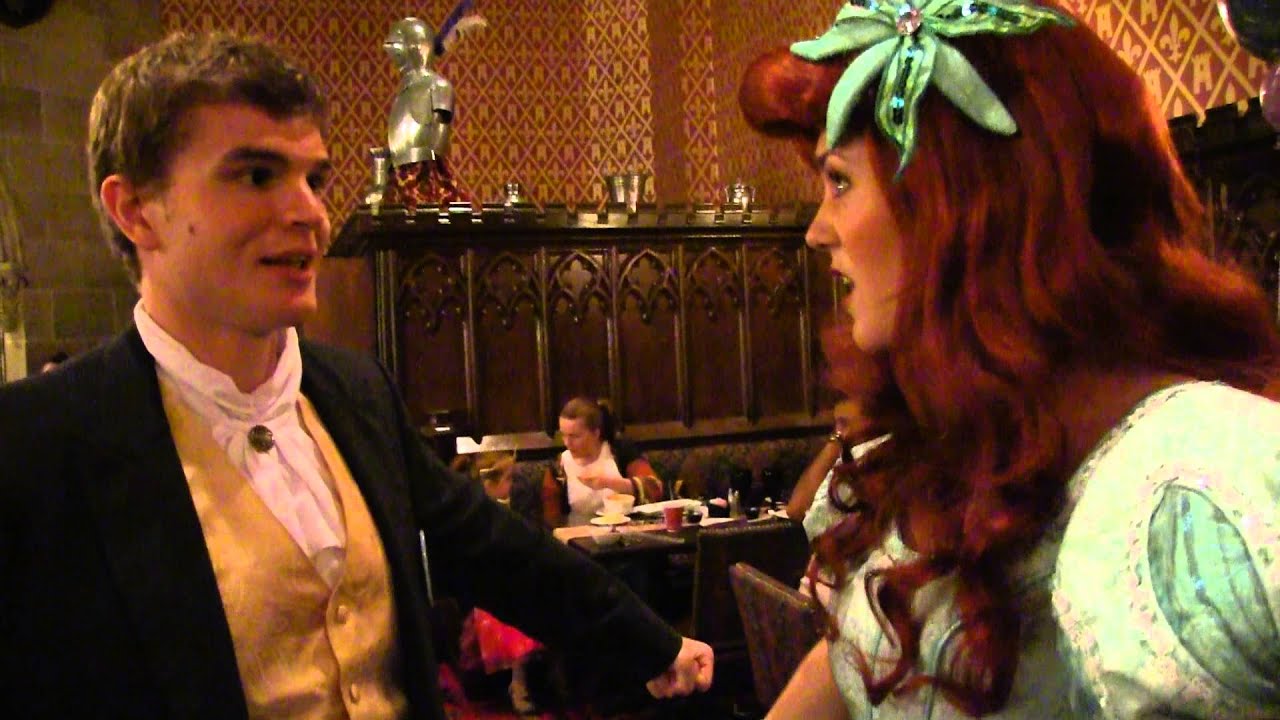 Tommy combs Ariel's hair with a dinglehopper!