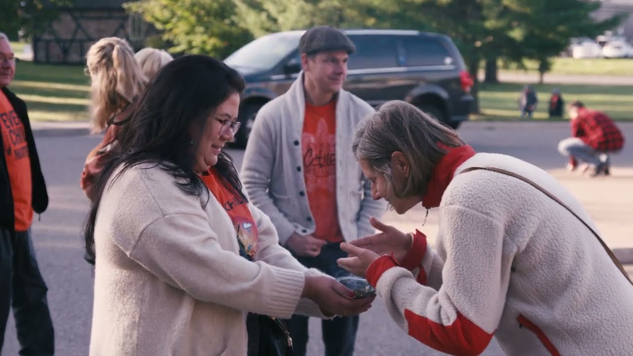 Plaque Unveiling for Shingwauk Hall/Dévoilement de la plaque provinciale de Shingwauk Hall