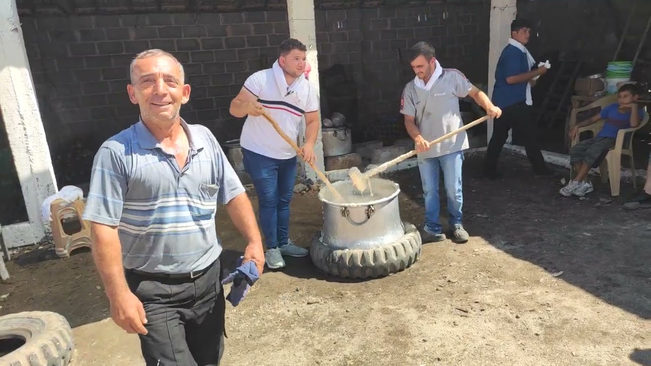 Sünnet düğününde keşkek dövülmesi  - Necipköy-Manyas BALİKESİR