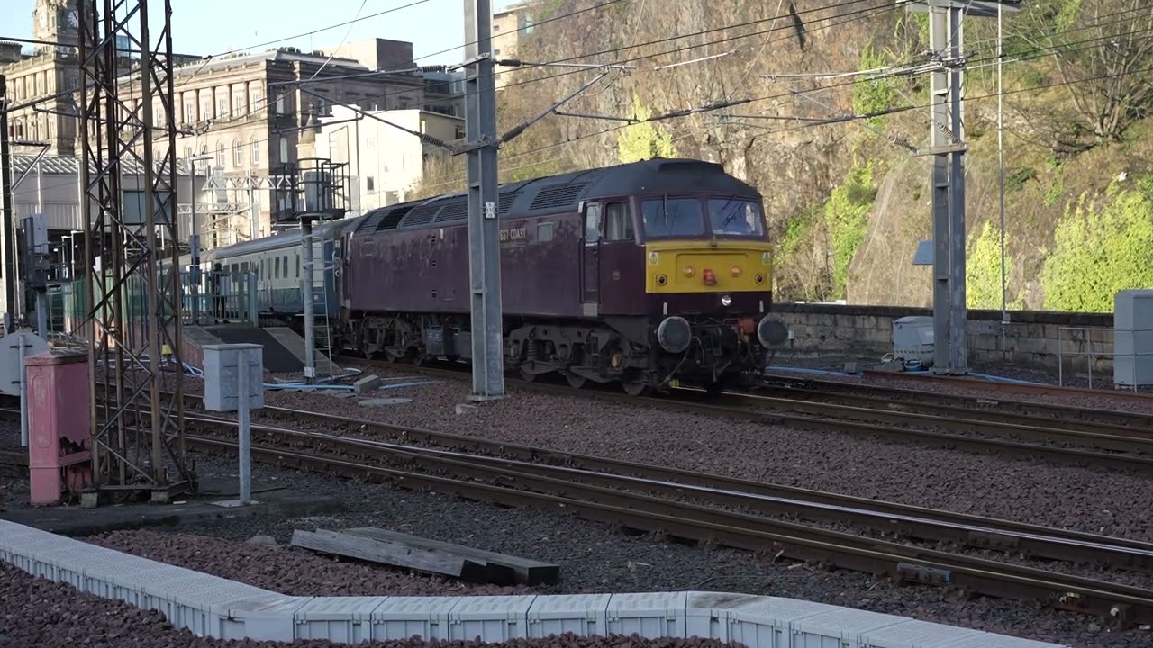 Class 47 Nos. 47848 and 47813 at Edinburgh Waverley 19/12/23
