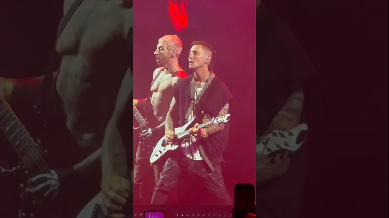 Synystergates - Zacky V duel guitar solo Afterlife @avengedsevenfold ❤️ live in Chicago 2025