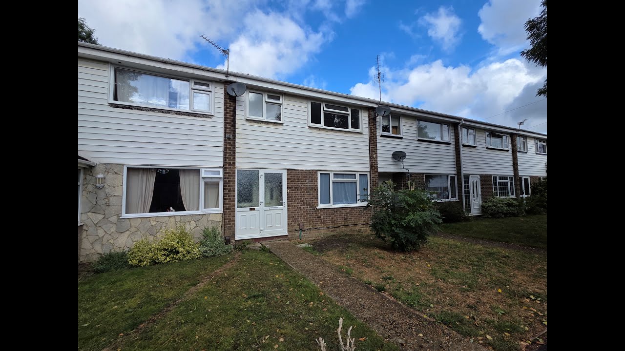 A spacious, newly refurbished 3-bedroom terraced family home in Calmore - A walk through.