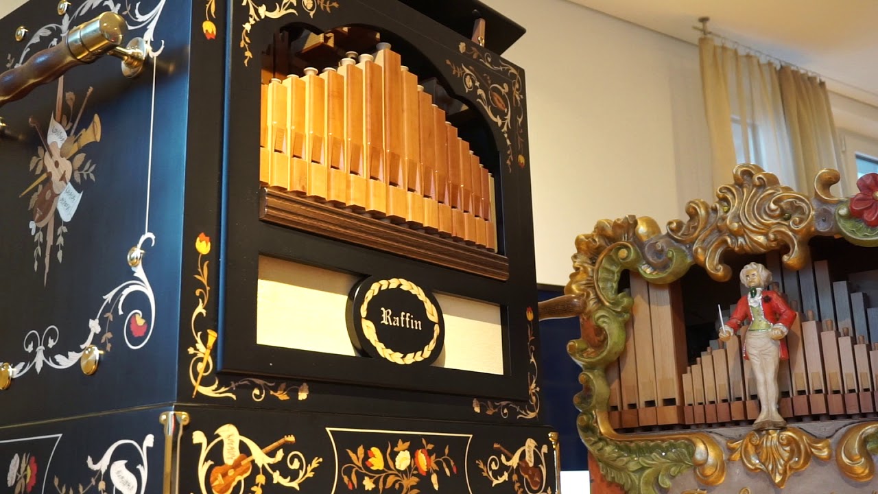 Konzertorgel spielt den Sirenenzauber Walzer