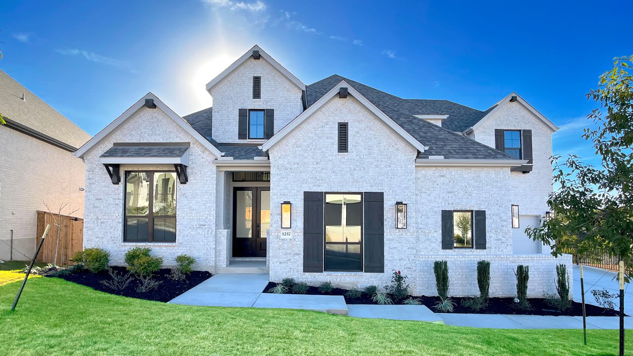 $1M w/ VIEWS by Highland Homes in the Palmera Ridge community in Leander, TX | 289 plan