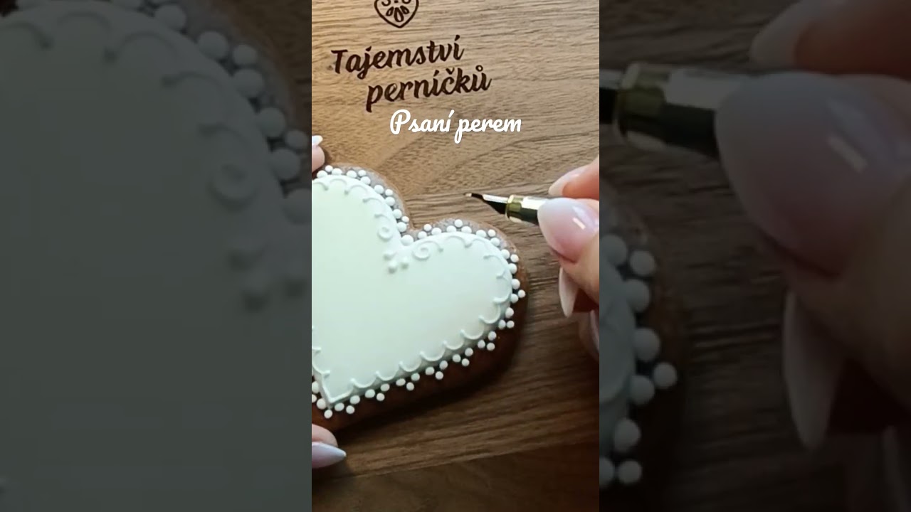 Zdobení perníčků              Psaní perem na glazuru