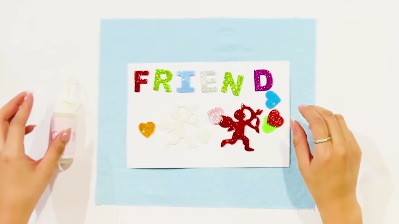 Sobre de fieltro con tarjeta para regalar