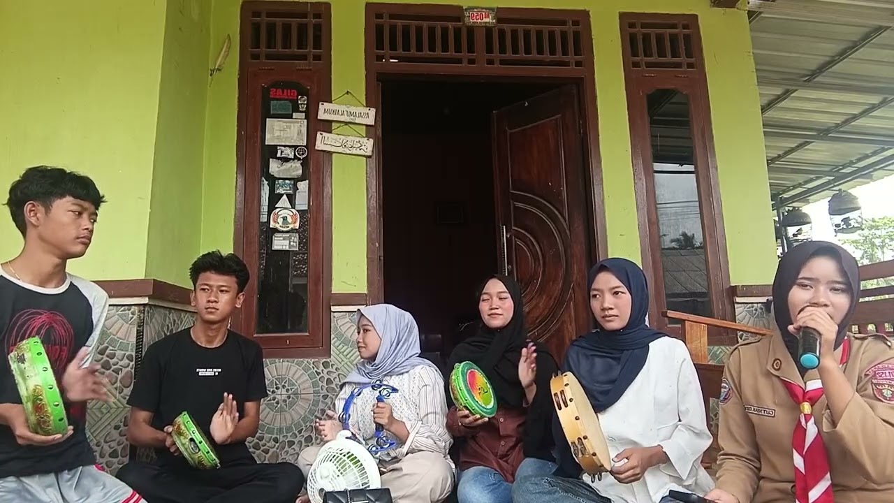 Video musikalisasi puisi dari kelompok NoVi, Syakira, Rahma, Vika, Mario, & Rosi