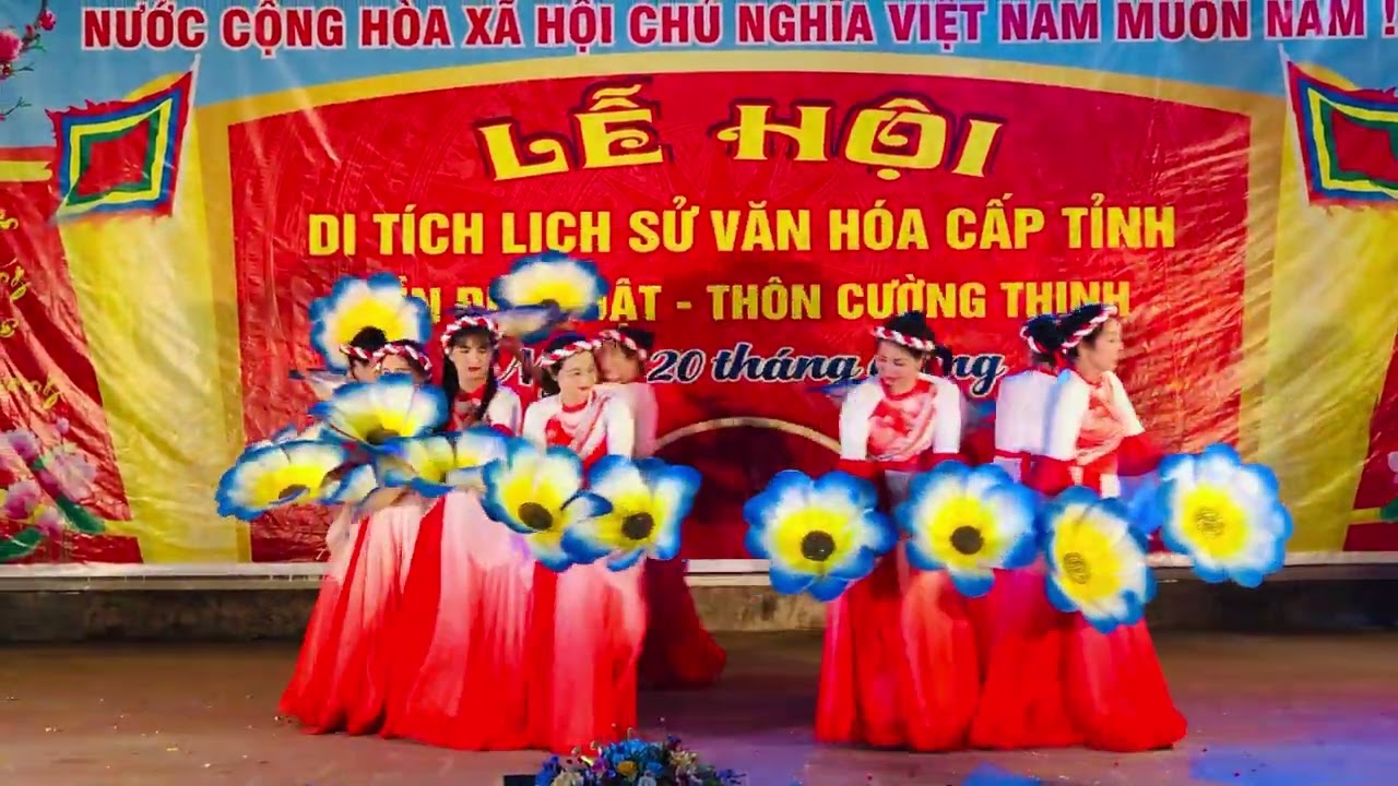 Múa Ho Chi Minh đẹp nhất tên người do c l b đình làng chuông biểu diễn 