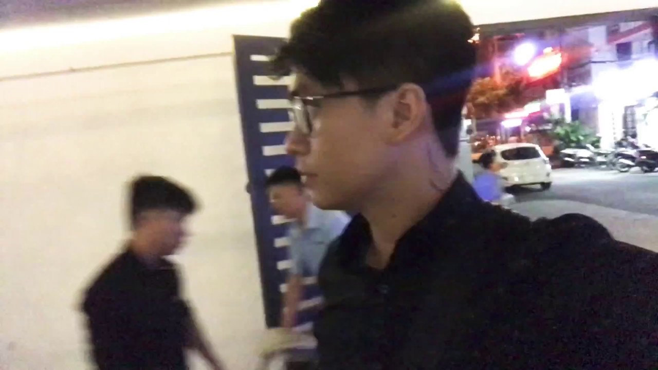 Vinh Phan Vlog #4 : Bữa tối ấm c&uacute;ng với Gia Đ&igrave;nh