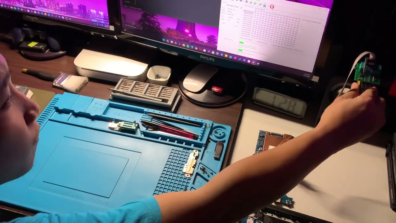 Making an Enterprise Locked Samsung Chromebook usable again with ChromeOS Flex