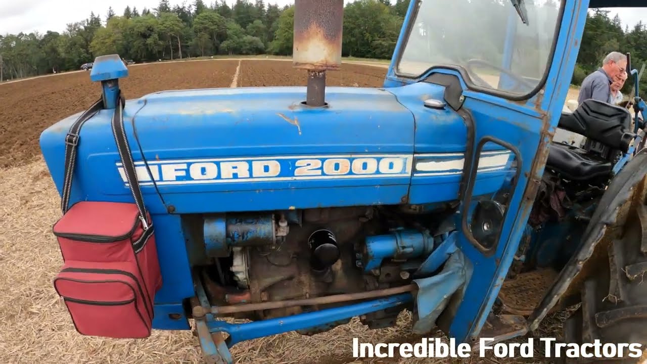 1971 Ford 2000 2.6 Litre 3-Cyl Diesel Tractor (36HP) Ransomes Plough FFFB