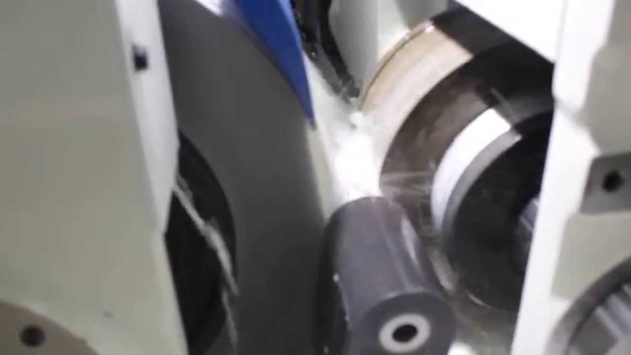 Centreless grinding with centres for multiple dimaters in plunge feed