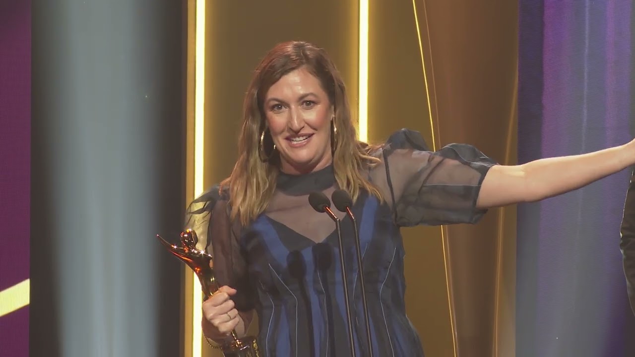 Селия Паккуола получила премию AACTA за лучшую стендап-программу.