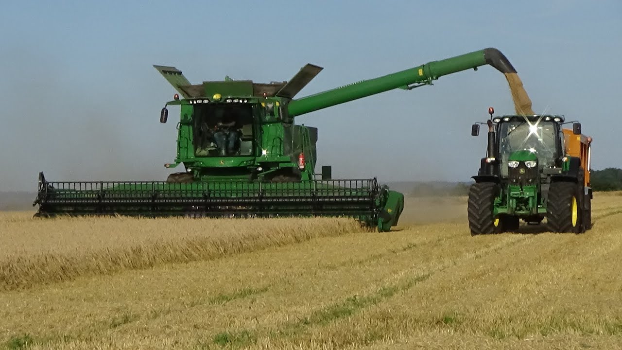 Harvest 2021 - Combining Barley with John Deere S770i & 6Rs carting