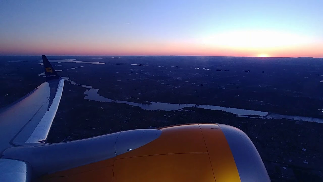 Icelandair Boeing 737 Max 8 flying Montreal YUL- Keflavik KEF