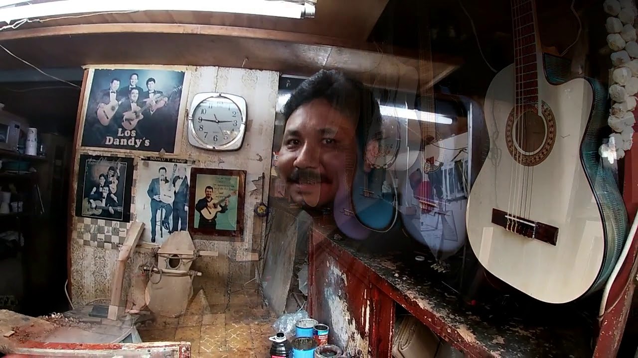GUITARRAS ARTESANALES  EN LA MERCED, CDMX