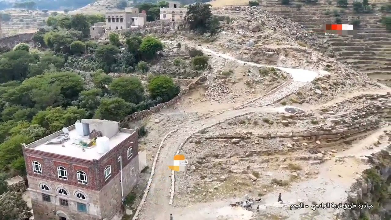 مبادرة رص طريق قرية الوادعي محافظة المحويت