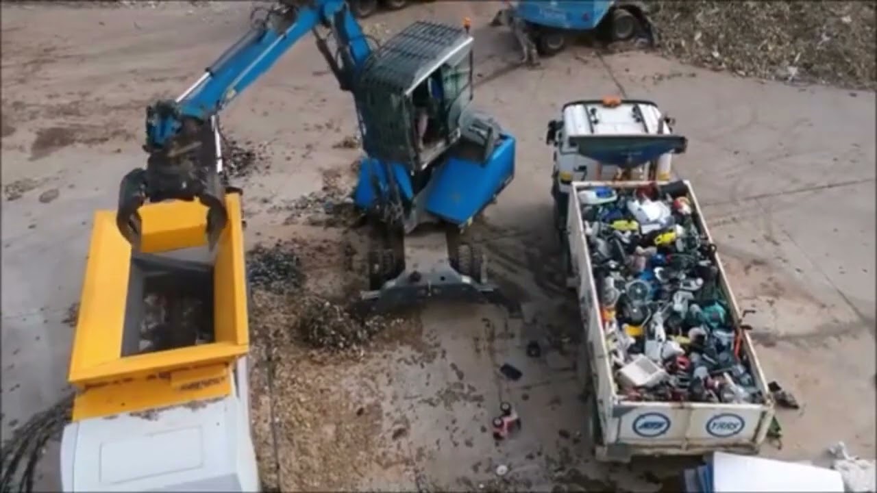 UNTHA XR rozdrabnia złom elektryczny